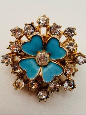 Vintage Gold Tone Floral Brooch Featuring A Central Blue Flower